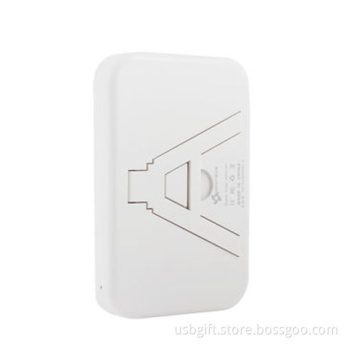 Hot sale power banks with multifunction flashlight & 5,200mAh capacity